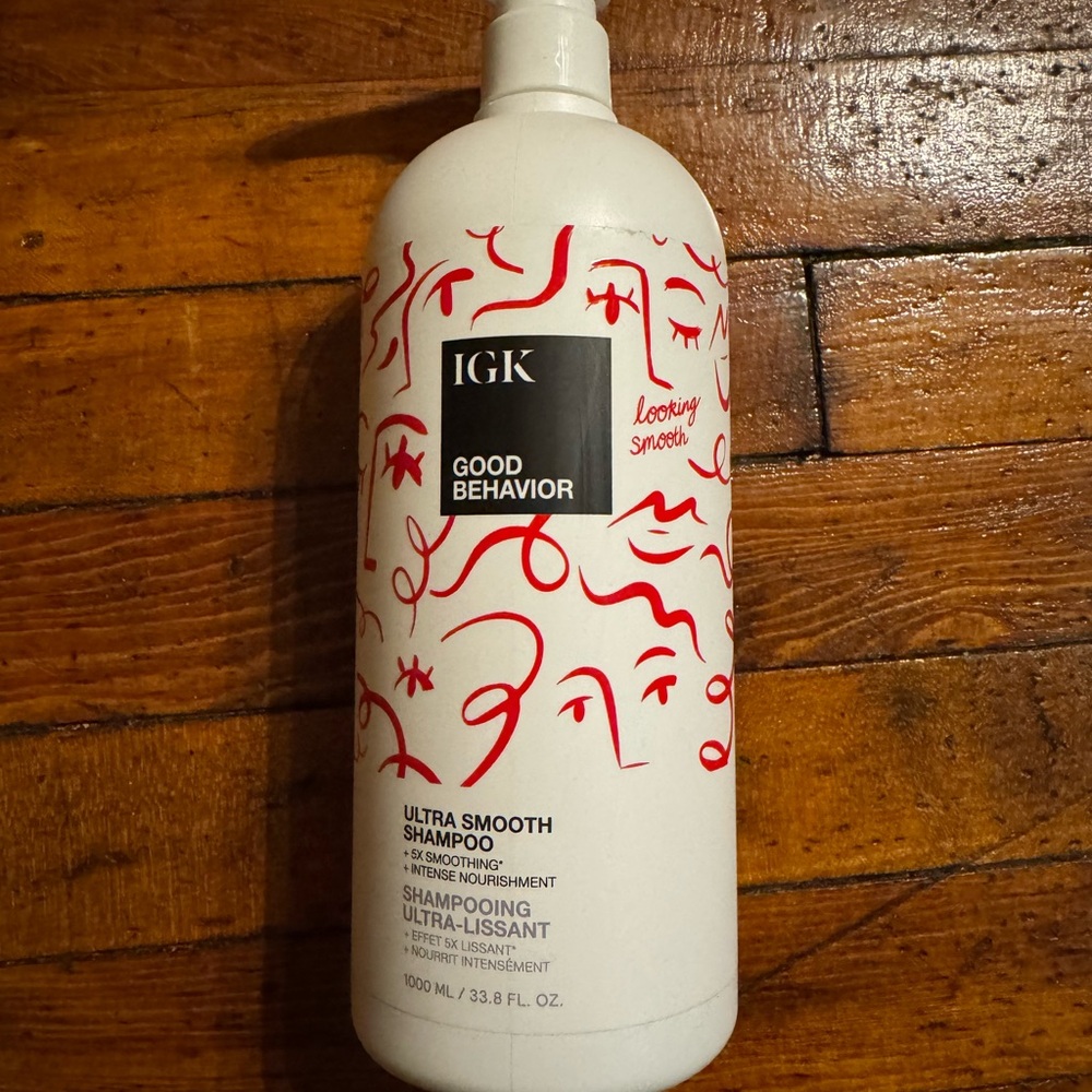 IGK Good Behavior Ultra Smooth Shampoo - White with Red Accents